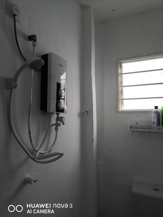 Abah 2 Room Homestay Pasir Gudang Extérieur photo