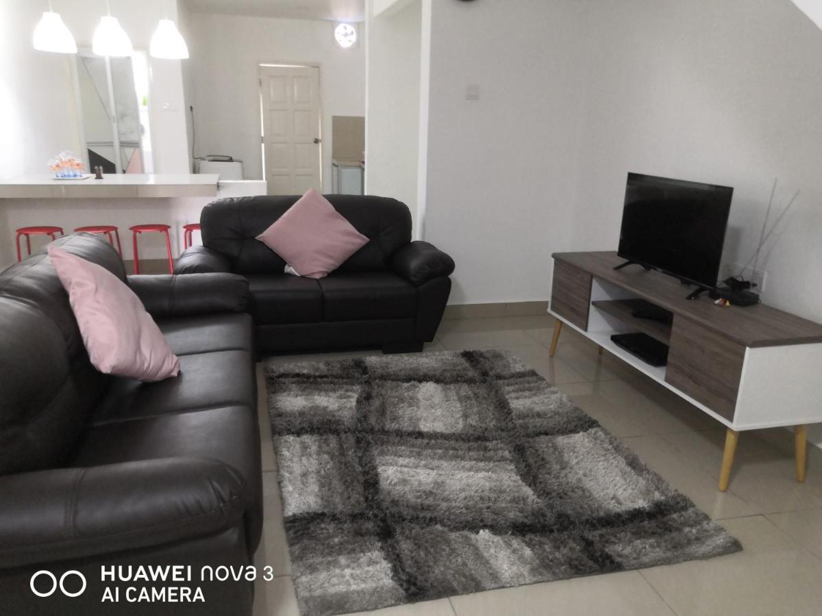 Abah 2 Room Homestay Pasir Gudang Extérieur photo